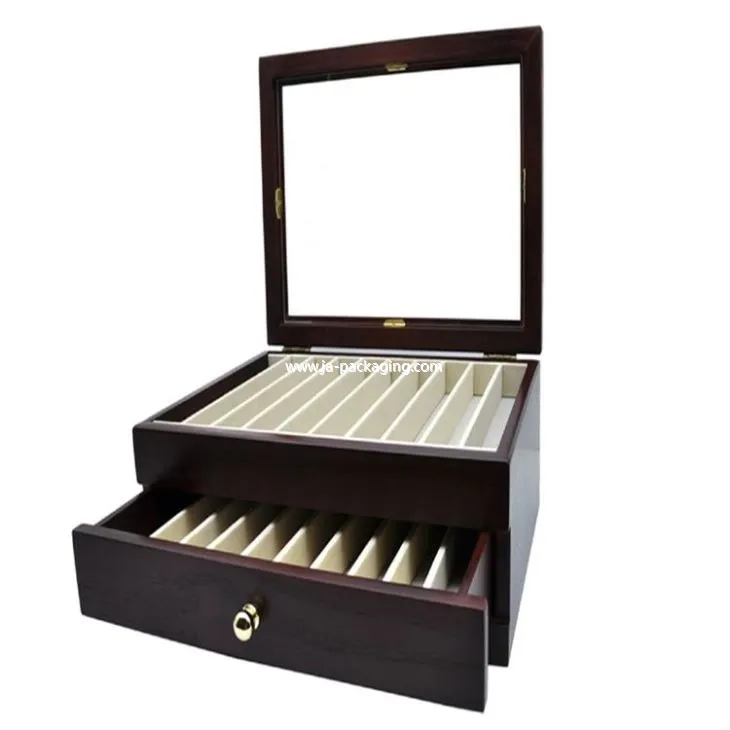 Kırmızı kahverengi kalem koleksiyonu kutusu