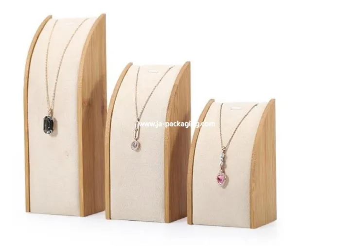 Bambu Ahşap Kolye Büstleri